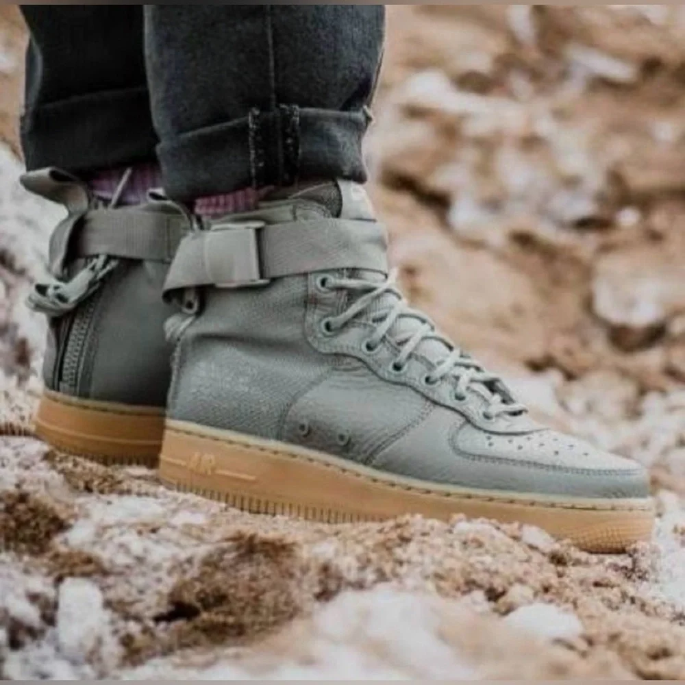 IOB Nike SF Air Force 1 Mid Dark Stucco Sneakers
Shoes Iconic Strap Collectible - Picture 2 of 16